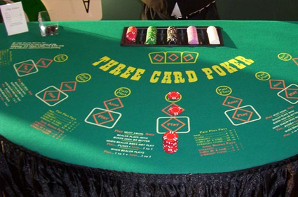 Apakah Anda Diizinkan Untuk Menunjukkan Kartu Anda Di Poker